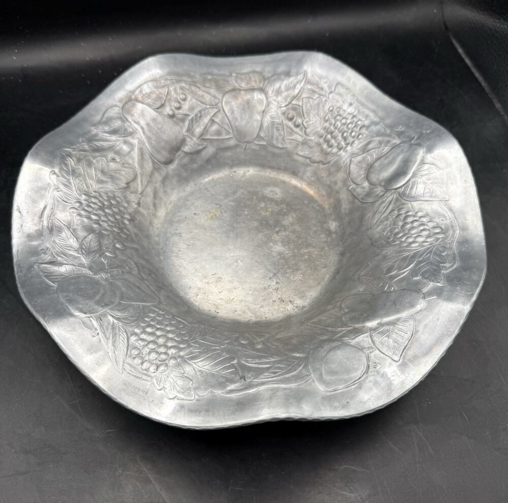 Vintage Everlast Hand Forged Aluminum Dish Fluted Edges Decorate Grapes